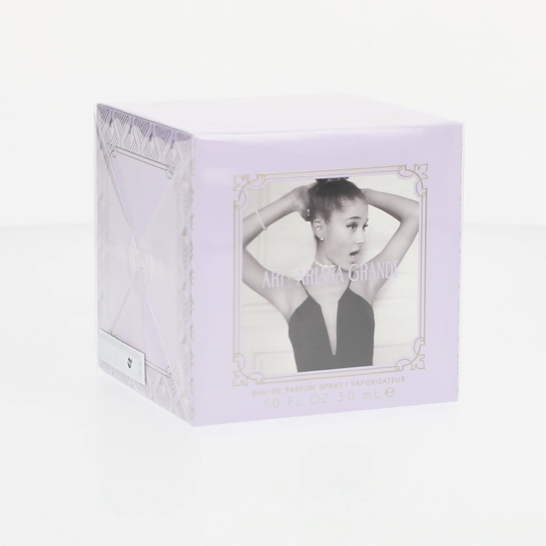 【日本未発売】Ari byAriana Grande ギフトボックス Ariana Grande Ari 1.0 oz Eau de Parfum Spray with Fruity and