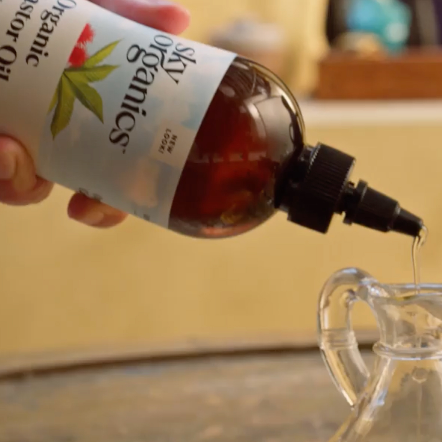 thumbnail video image 3 of Sky Organics Organic Castor Oil to Condition for Fuller-Looking Hair, Lashes, and Brows, 16 fl oz, 3 of 12