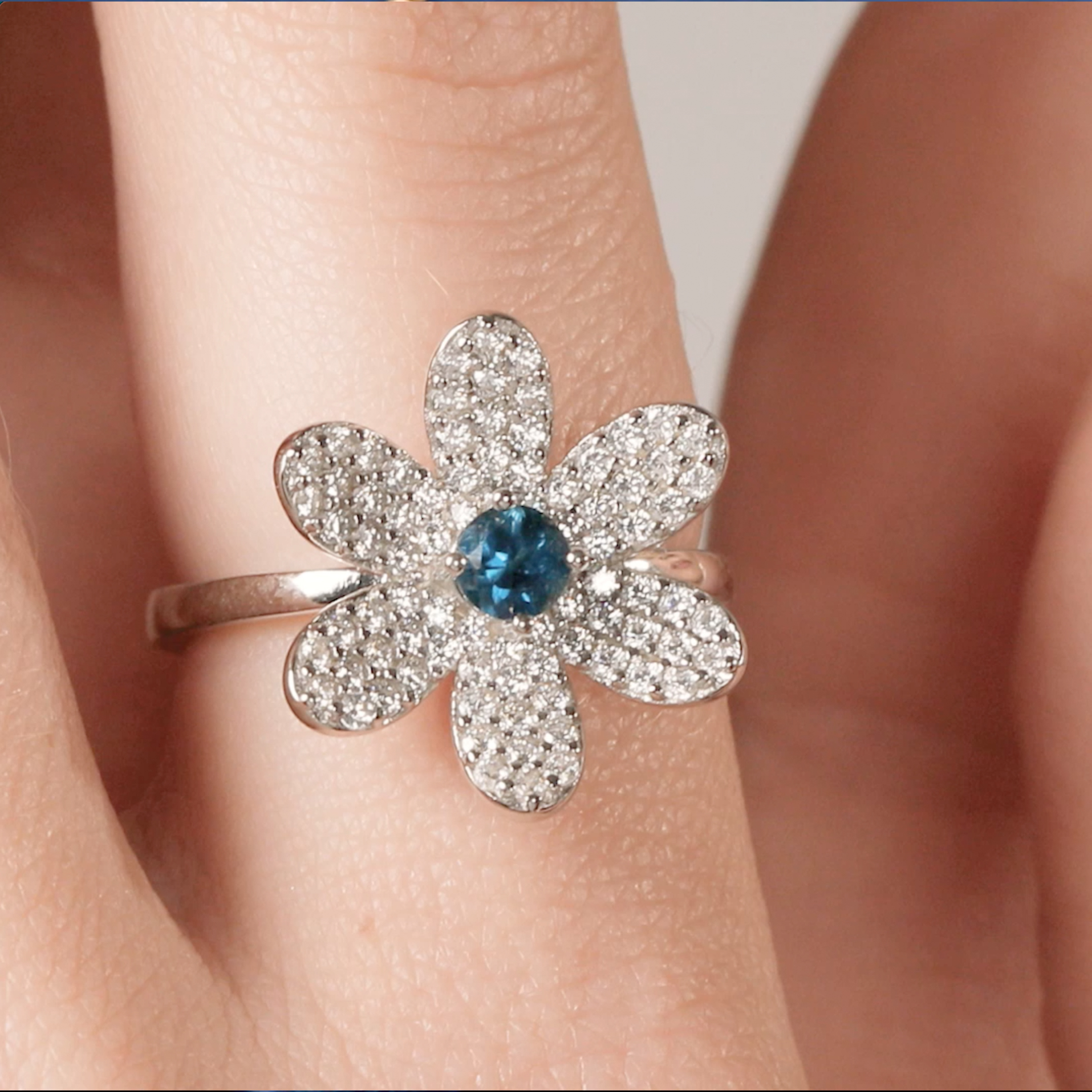 thumbnail video image 2 of Gem Stone King Keren Hanan ART 925 Sterling Silver Purple Amethyst Women Flower Ring (1.48 Ct Round), 2 of 5