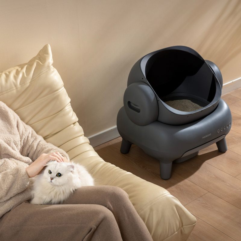 thumbnail video image 2 of Neakasa M1 Plus Self-Cleaning Automatic Cat Litter Box with Sensor, 7.17L, Odor-Free Waste Disposal, Includes Trash Bags, 2 of 11