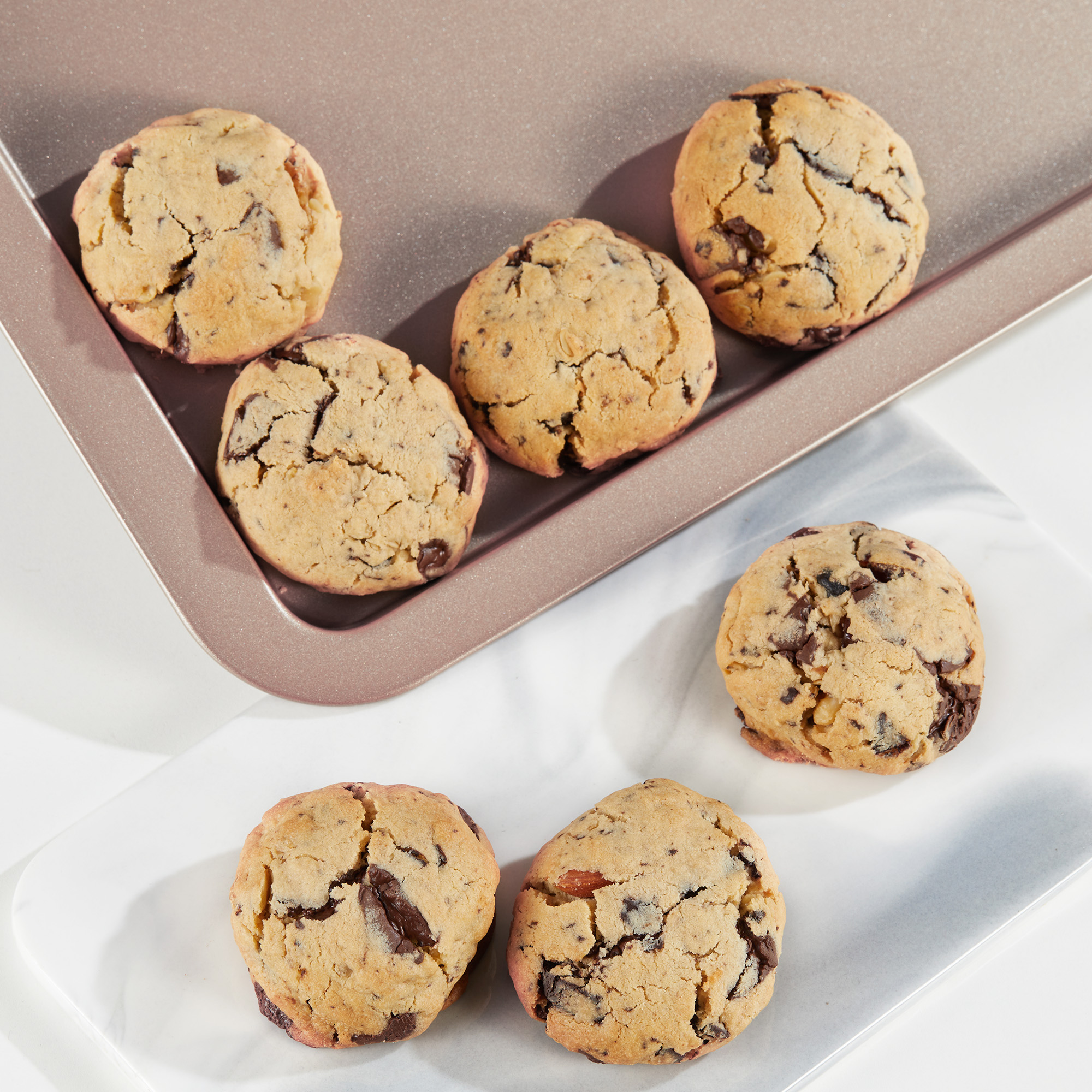 thumbnail video image 2 of HONGBAKE Baking Sheet Pan, Cookie Sheet Pans for Baking, Cookie Sheets Nonstick Sets, Baking Trays for Oven, Baking Sheets for Oven with Wider Grips, Dishwasher Safe (3 Pack), Gold, 2 of 7