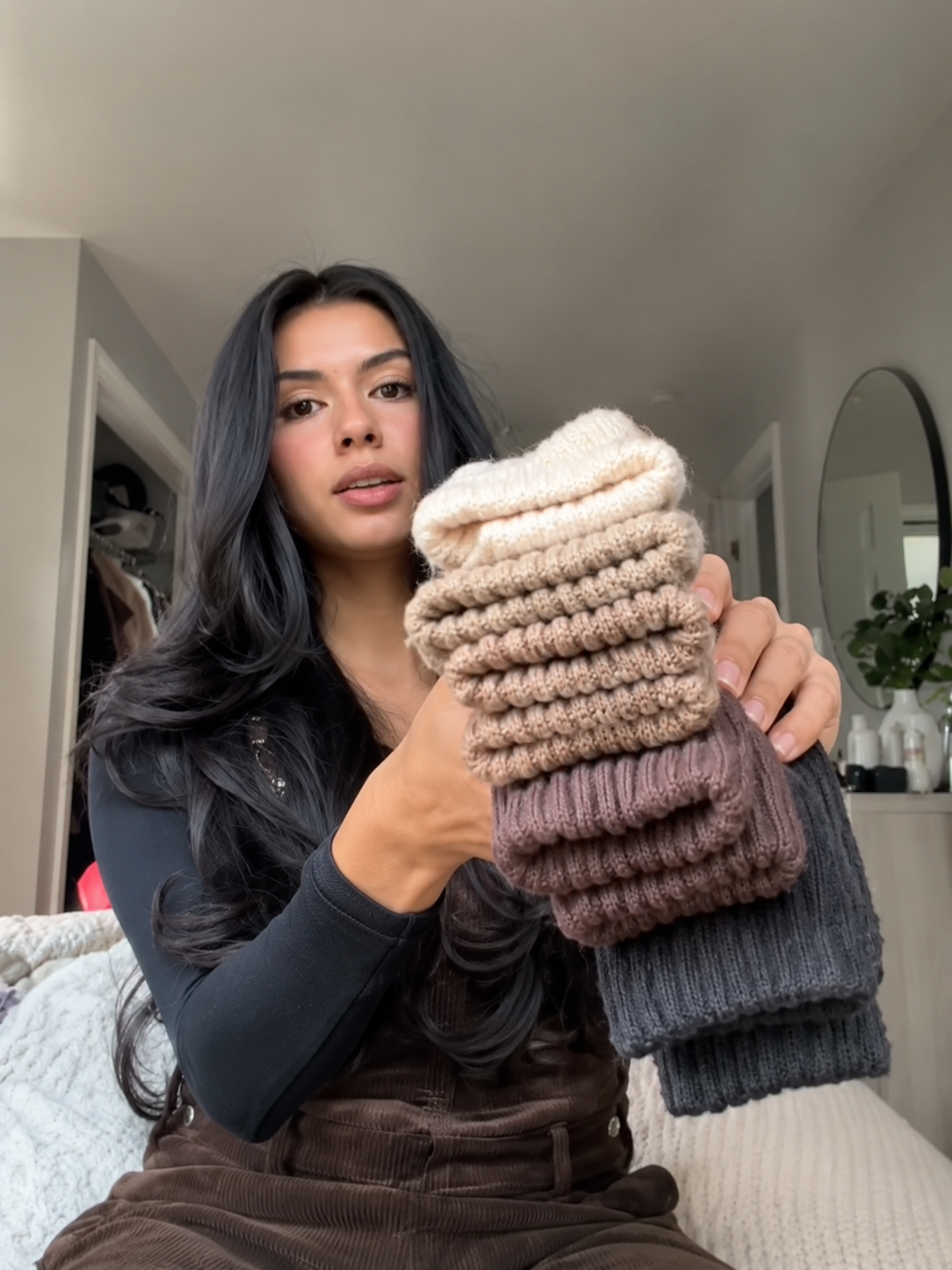 thumbnail video image 2 of Comfello Diabetic Socks Crew for Men & Women – 6 Pairs of Non-Binding Moisture-Wicking Neuropathy Socks, 2 of 8
