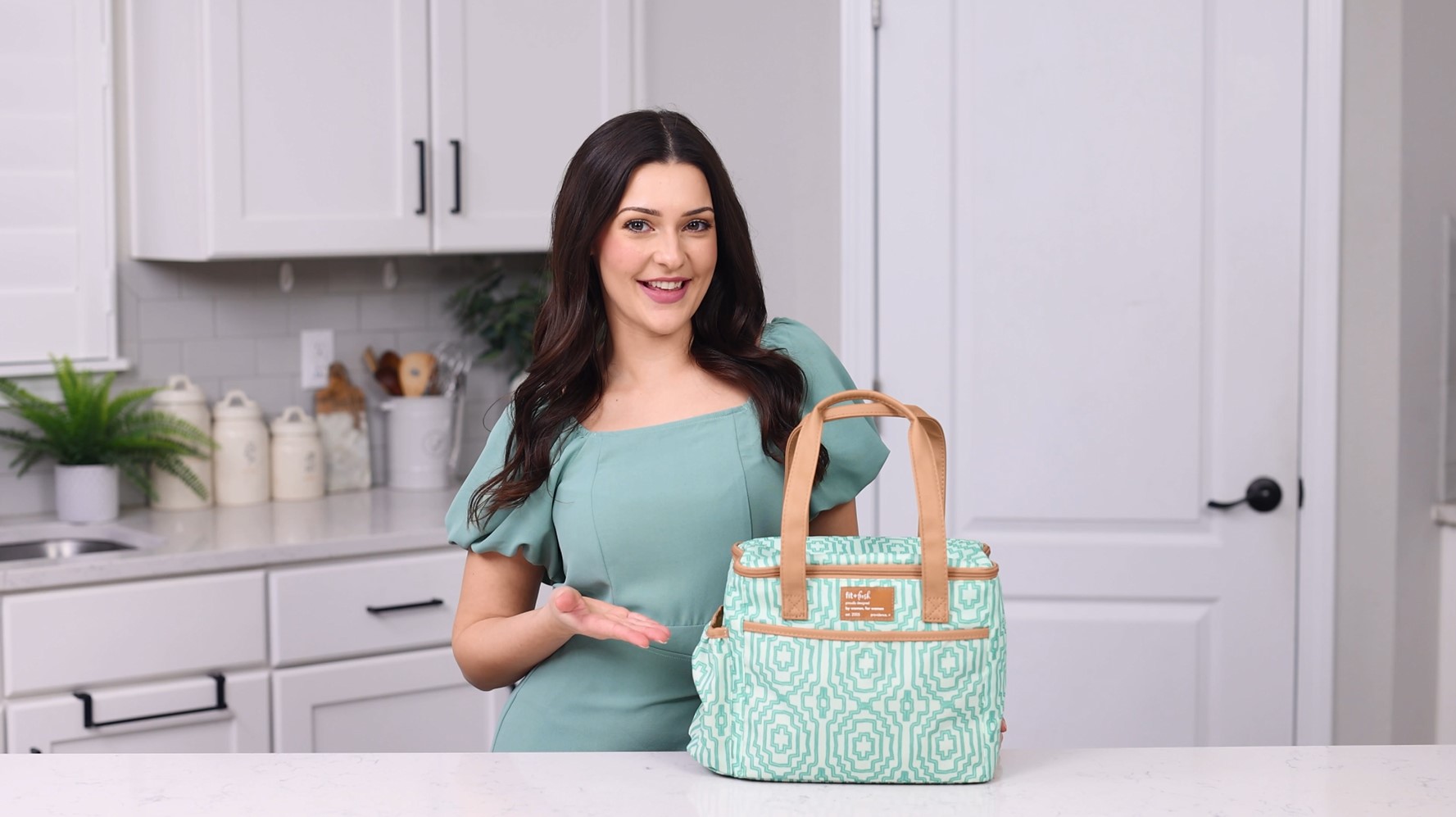 thumbnail video image 2 of Fit & Fresh Mapleton Lunch Bag for Women, Lunch Cooler Tote, Reusable Insulated Lunch Bag, Art Deco Greeen, 2 of 11