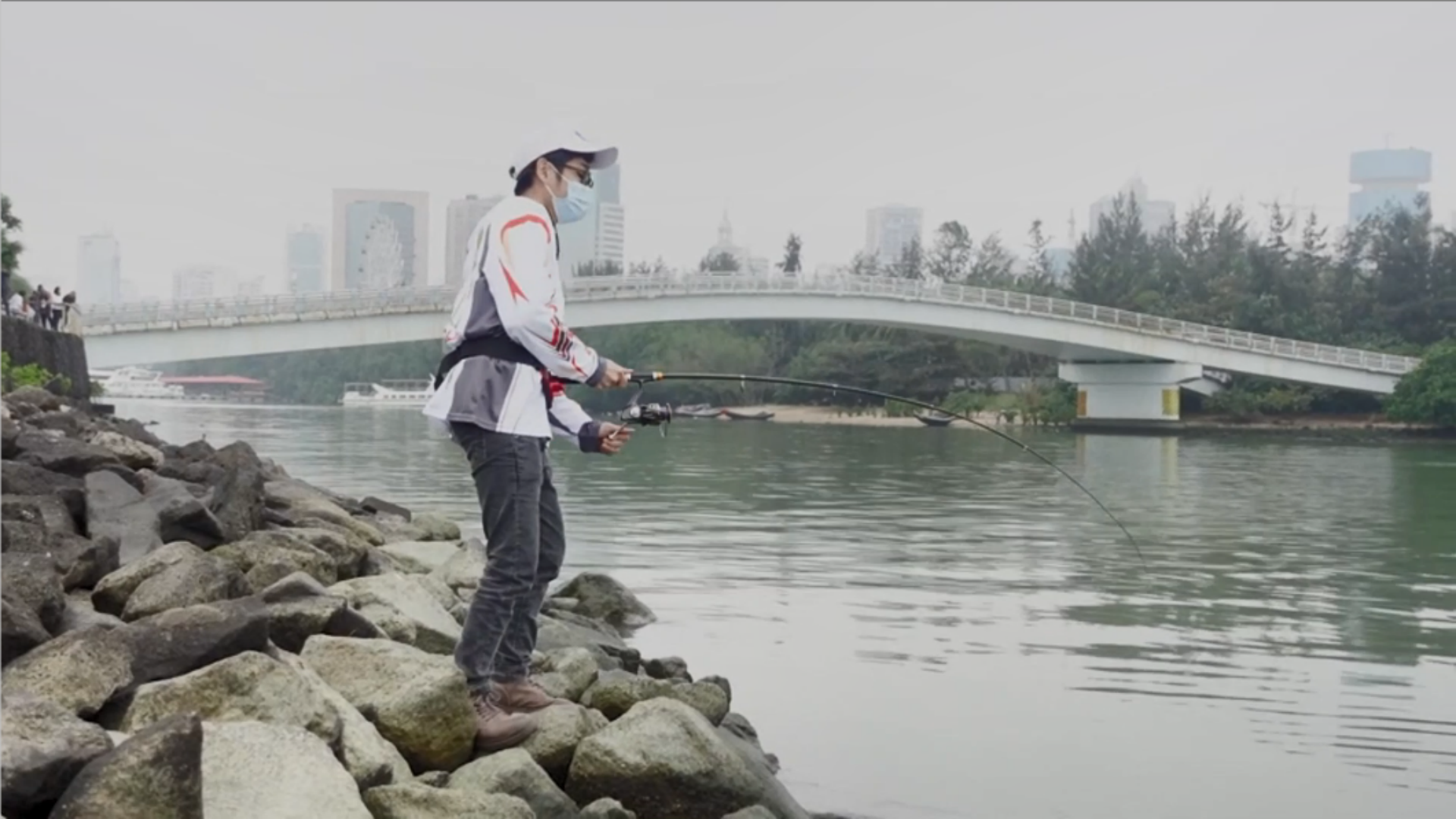 thumbnail video image 2 of SAN LIKE Spinning Fishing Reel, Saltwater & Freshwater Fishing Reel 40.5 Lbs Max Drag - 7+1 BB Ball Bearing 5.2:1 Gear Ratio, 2 of 9