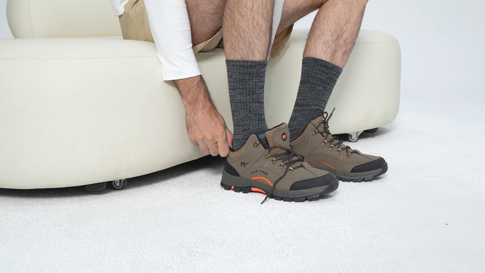 thumbnail video image 2 of FREE YOKA Men's Cushioned Crew Work Socks,Moisture Wicking Athletic Boot Socks for Hiking Sports Running, 2 of 8